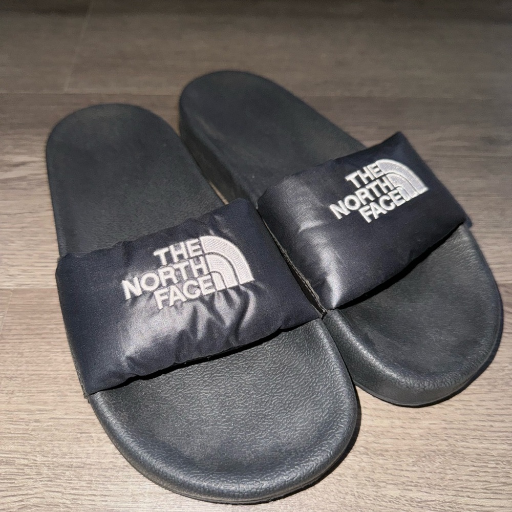 The North face black "The Puffer" slides size 7